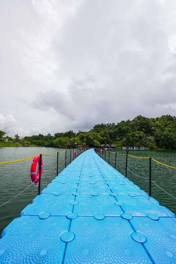 Roxy Tasik Biru Resort City Bau Exteriör bild