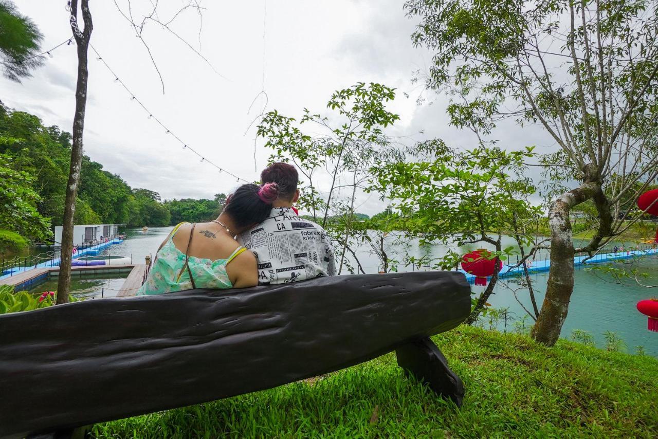 Roxy Tasik Biru Resort City Bau Exteriör bild
