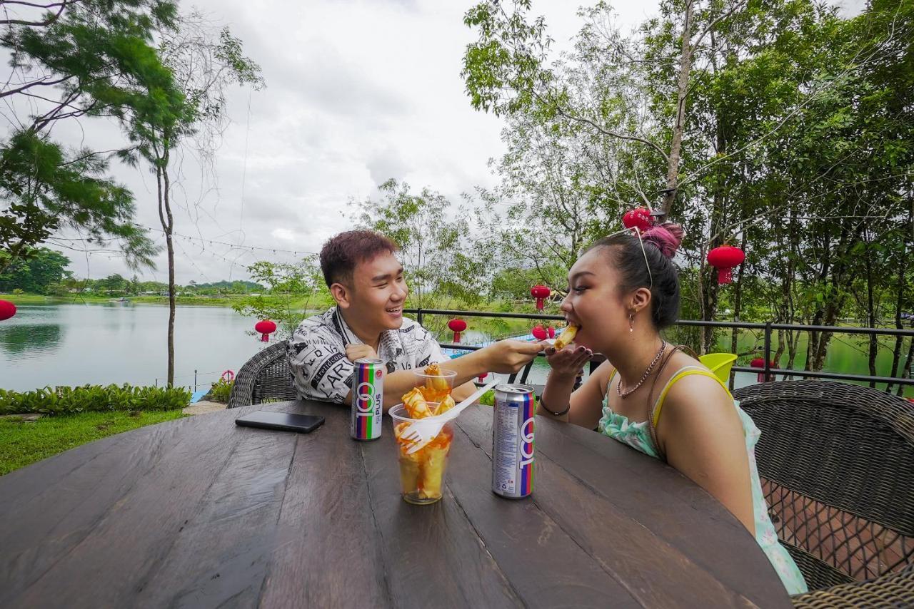 Roxy Tasik Biru Resort City Bau Exteriör bild