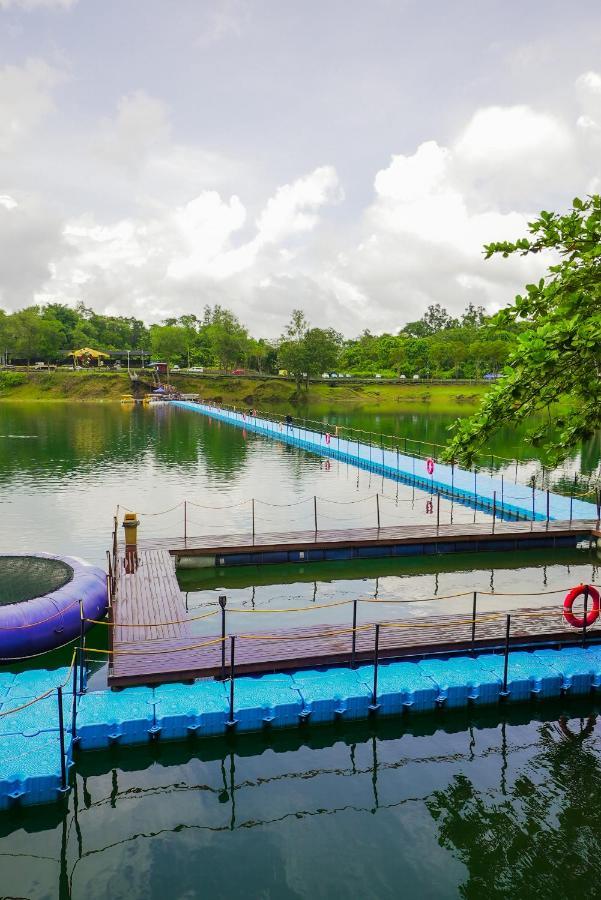 Roxy Tasik Biru Resort City Bau Exteriör bild