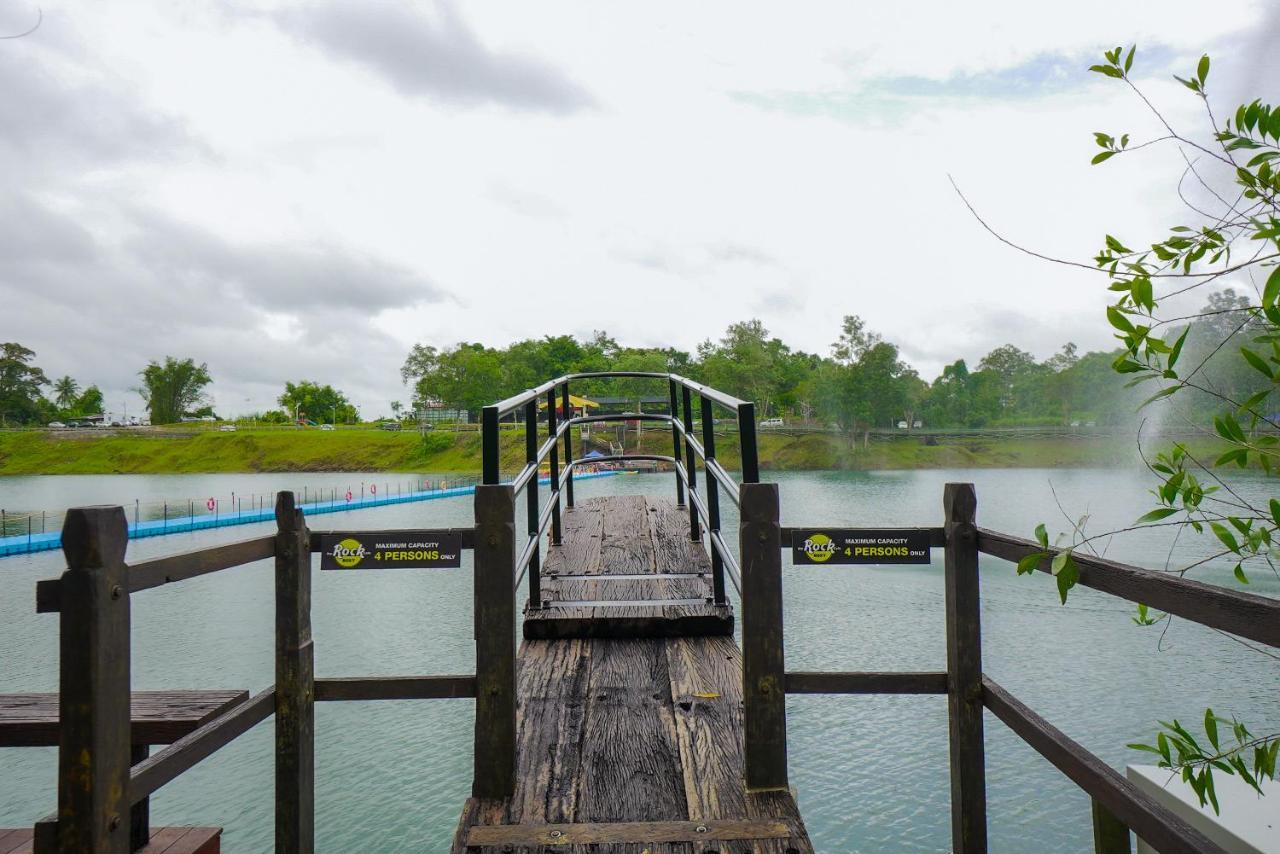 Roxy Tasik Biru Resort City Bau Exteriör bild