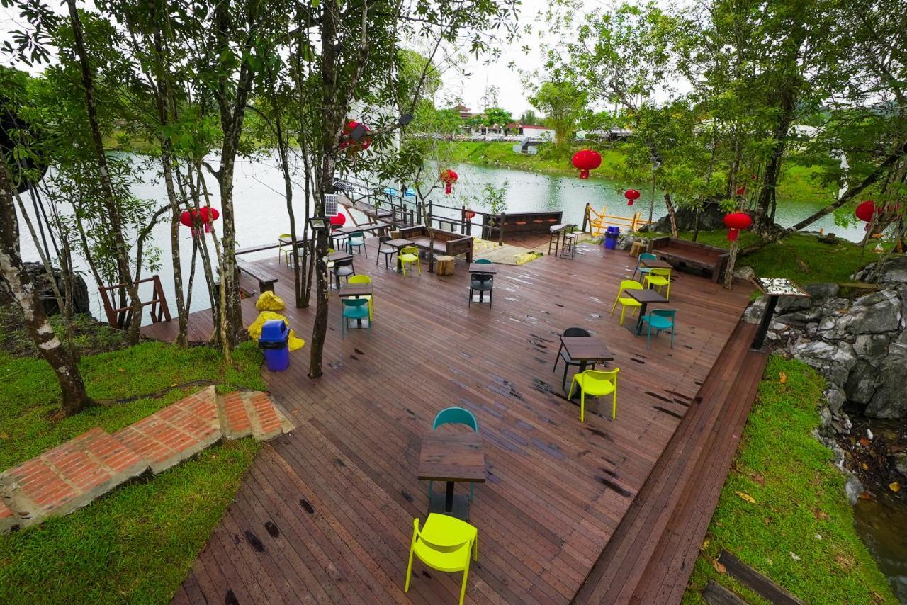 Roxy Tasik Biru Resort City Bau Exteriör bild