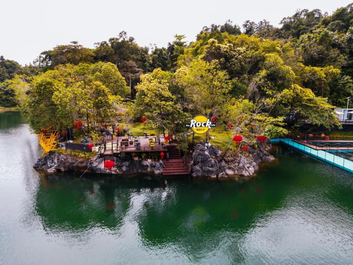 Roxy Tasik Biru Resort City Bau Exteriör bild