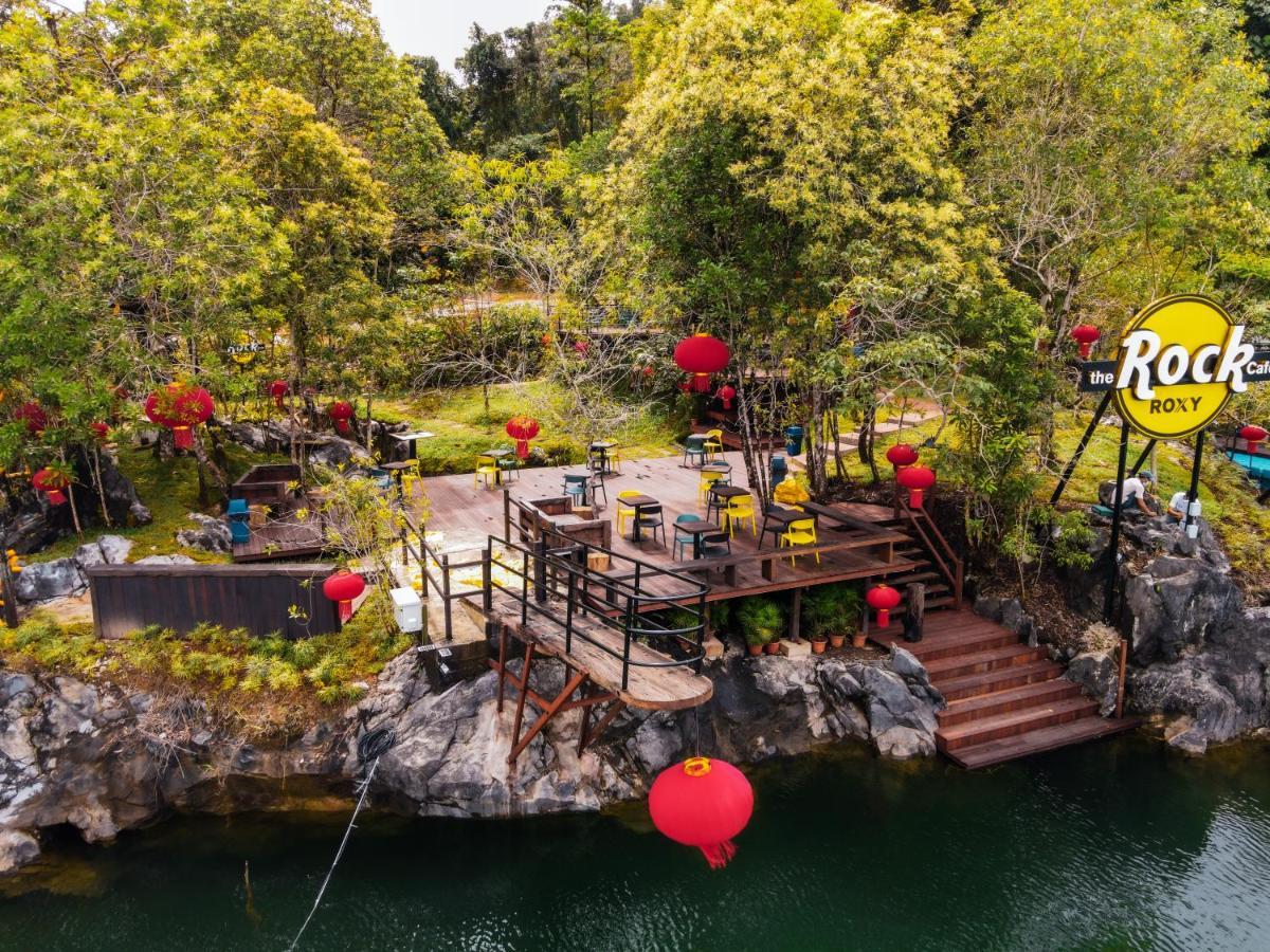 Roxy Tasik Biru Resort City Bau Exteriör bild