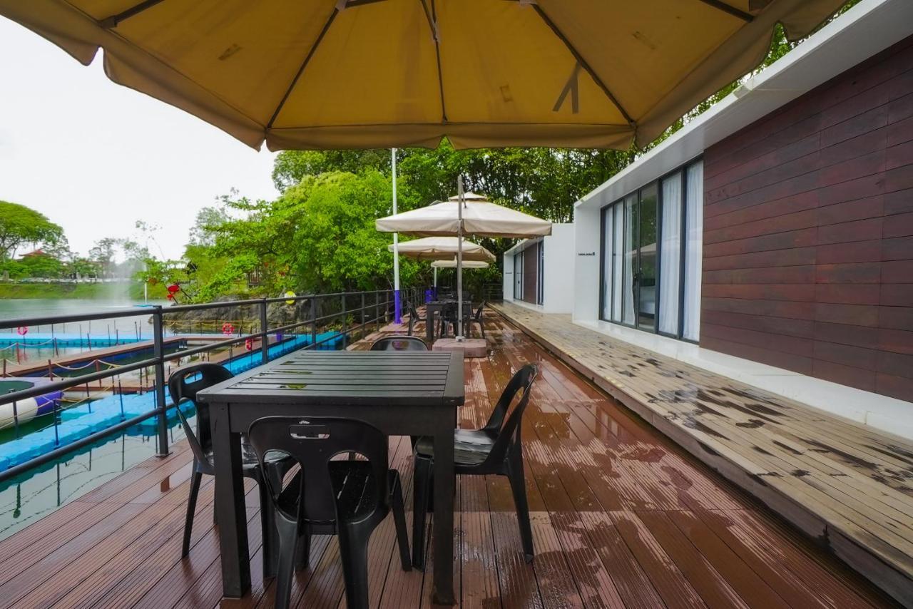 Roxy Tasik Biru Resort City Bau Exteriör bild
