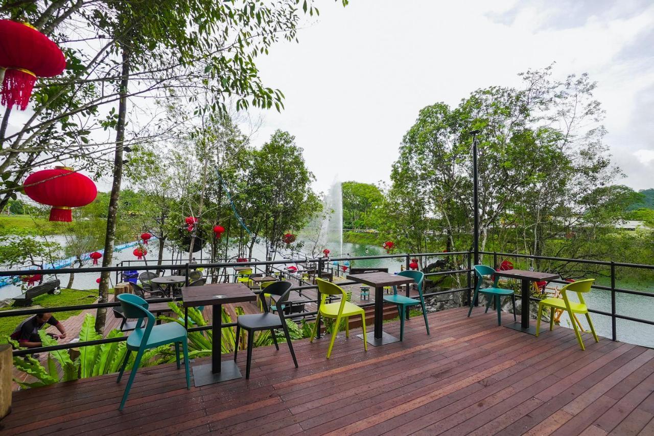 Roxy Tasik Biru Resort City Bau Exteriör bild