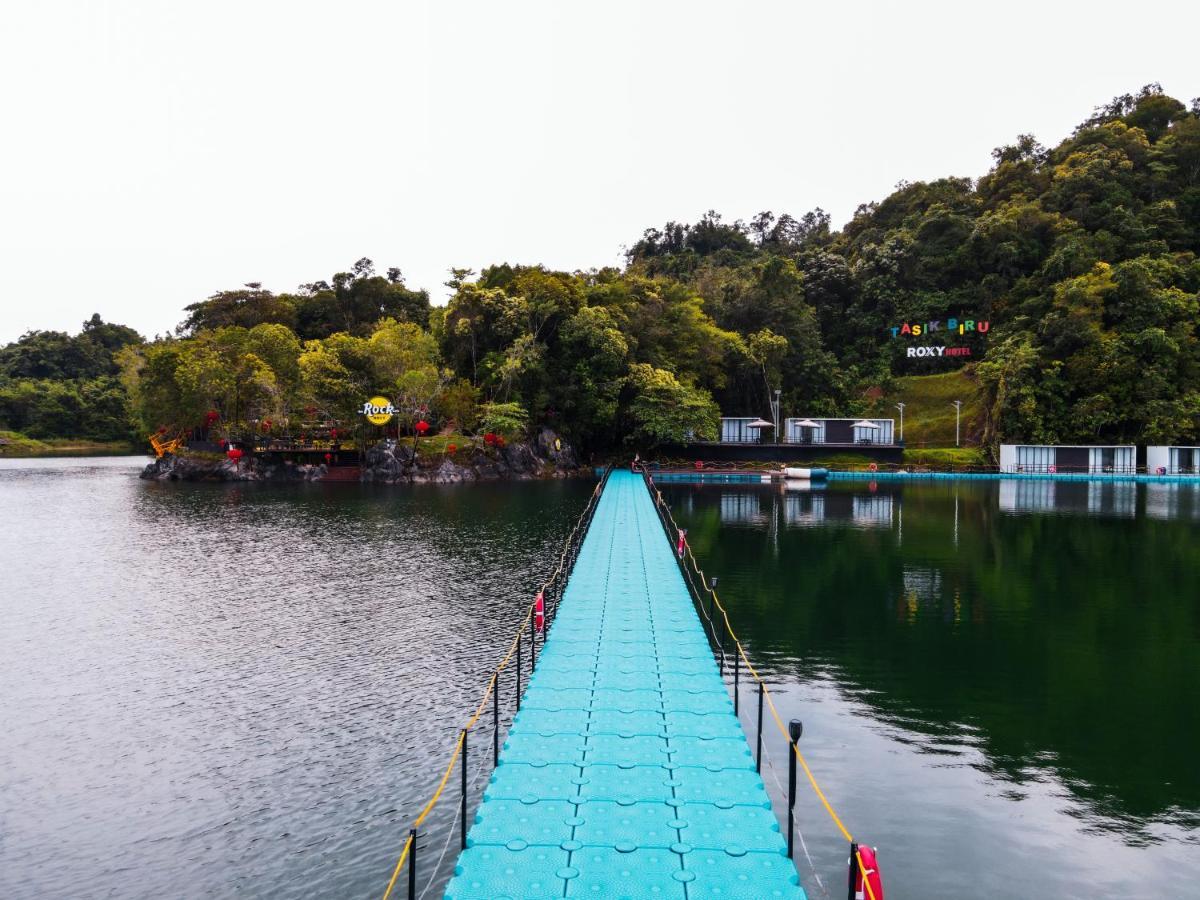 Roxy Tasik Biru Resort City Bau Exteriör bild