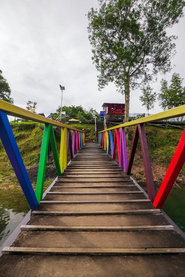 Roxy Tasik Biru Resort City Bau Exteriör bild